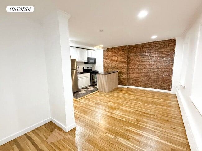 Building Photo - 181 MacDonough St