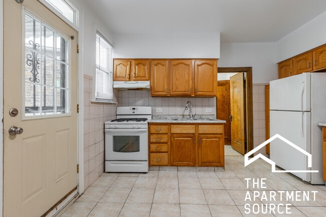 Photo - 4921 W Berteau Ave Unit 2