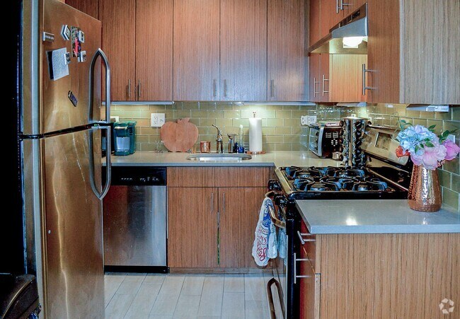 Building Photo - 3715 N Wilton Ave Unit g Rental
