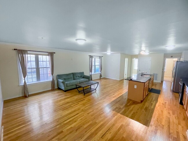 Stylish 3-Bedroom Condo in the Heart of Ca... - Stylish 3-Bedroom Condo in the Heart of Ca...