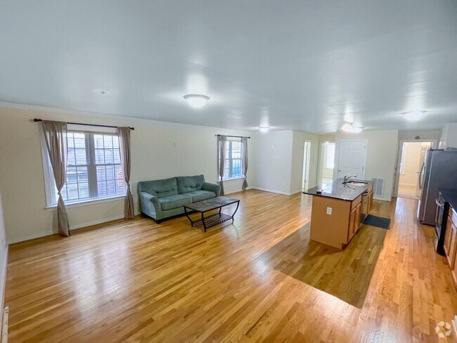 Building Photo - Stylish 3-Bedroom Condo in the Heart of Ca...