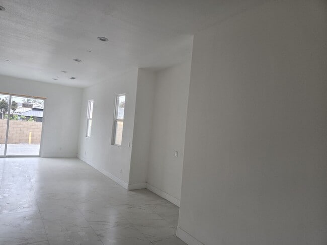 Photo - Newly Built Spacious 4 Bed/4 Bath Home in Garden Grove for Lease