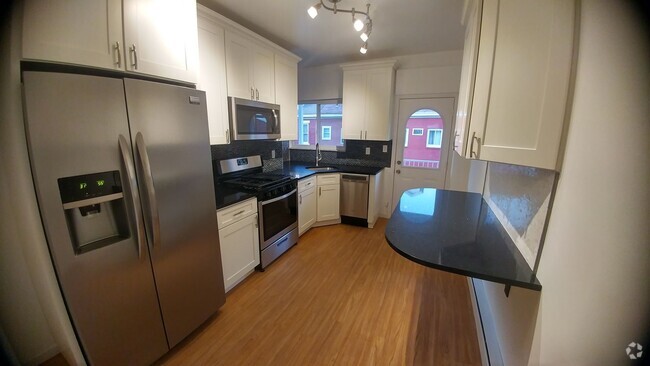 Building Photo - Newly Renovated Luxury 2 bedroom on a dead... Rental