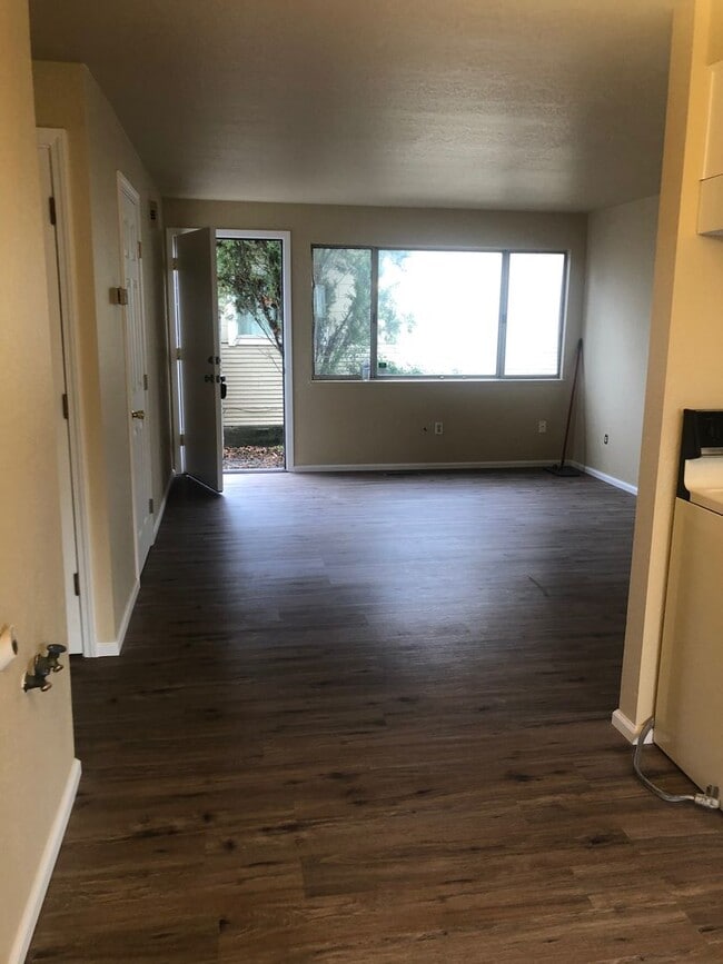 Photo - R202-206 Unit #206