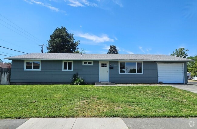 Building Photo - Newly Renovated 4 Bedroom Home