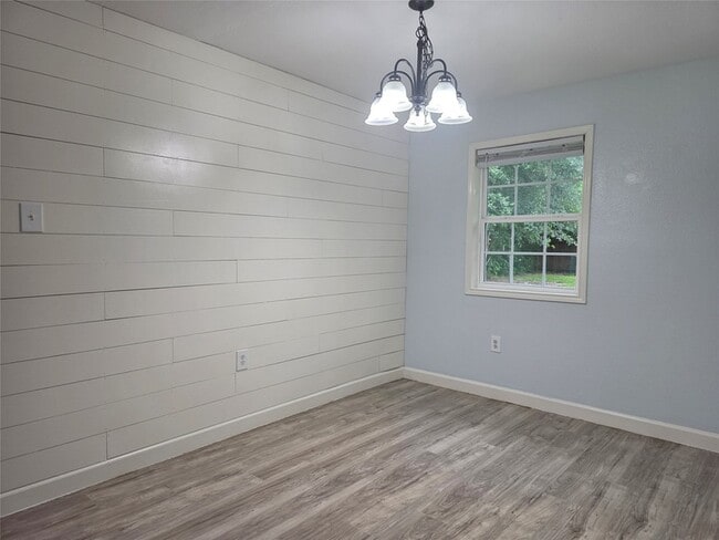 Photo - 209 Franlee St