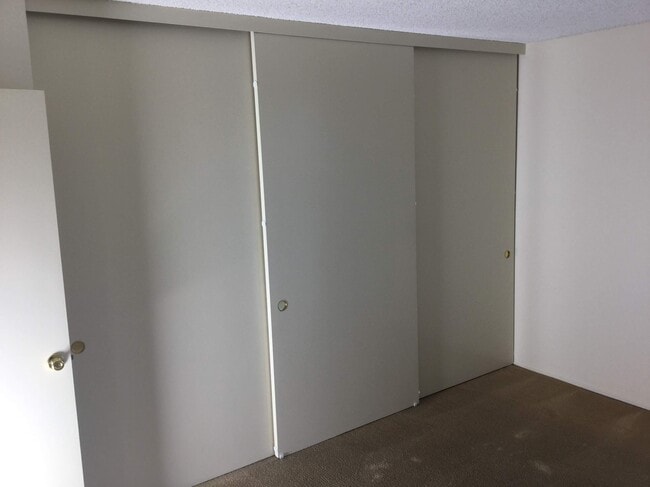 armarios grandes - Centre Towers Apartments