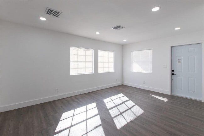 Photo - 2921 NW 25th St