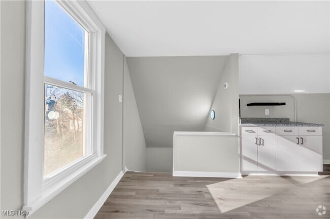 Building Photo - 2638 E 126th St Unit 3 Rental