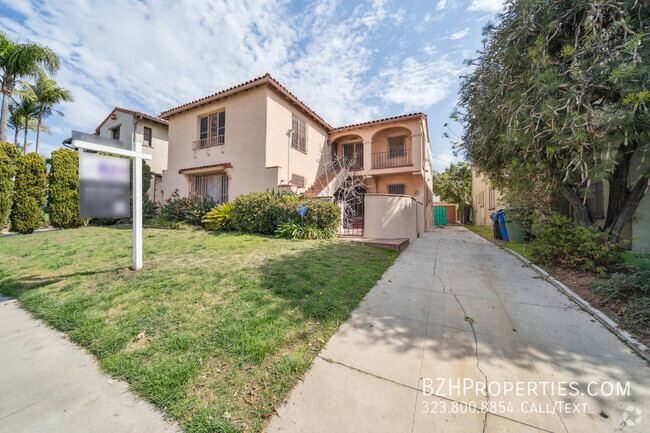 Building Photo - Charming Duplex in McCarthy Circle – Class... Rental