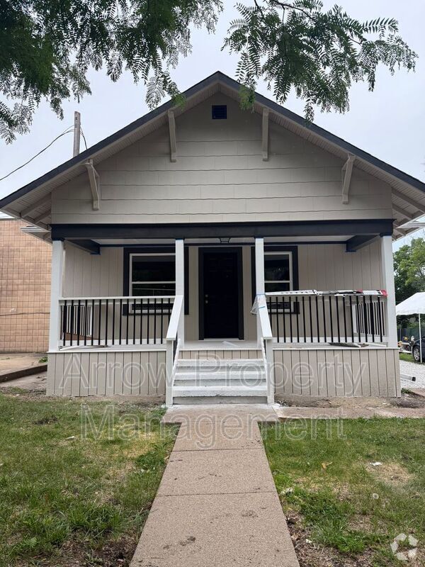 Building Photo - 2435 W St Rental