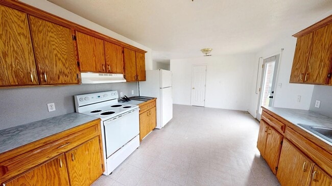 Photo - 308 Coffee St