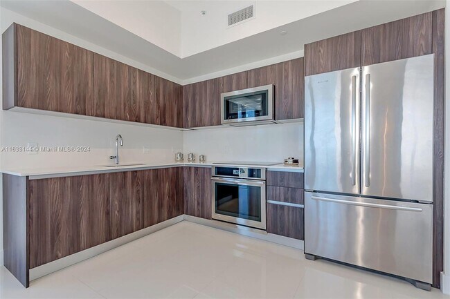 Photo - 2960 NE 207th St Condo