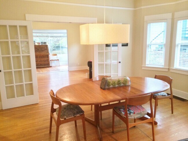 Photo - 4bd/2.5ba Seattle House
