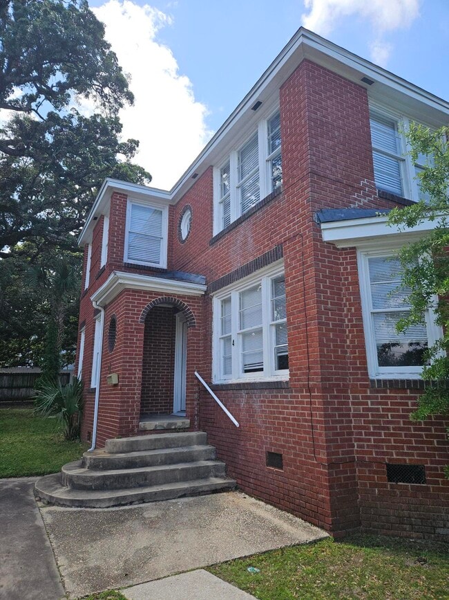 Photo - 4 W De Soto St