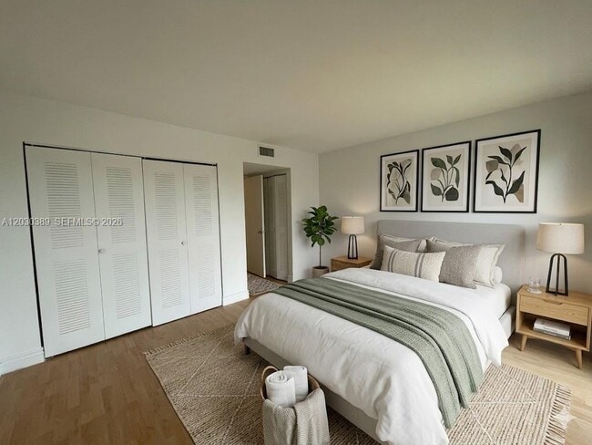Photo - 8560 N Sherman Cir Unit 504