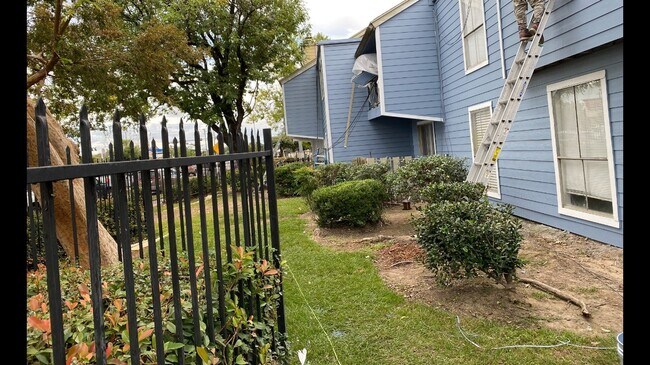 Photo - 5625 Antoine Dr Unit 607