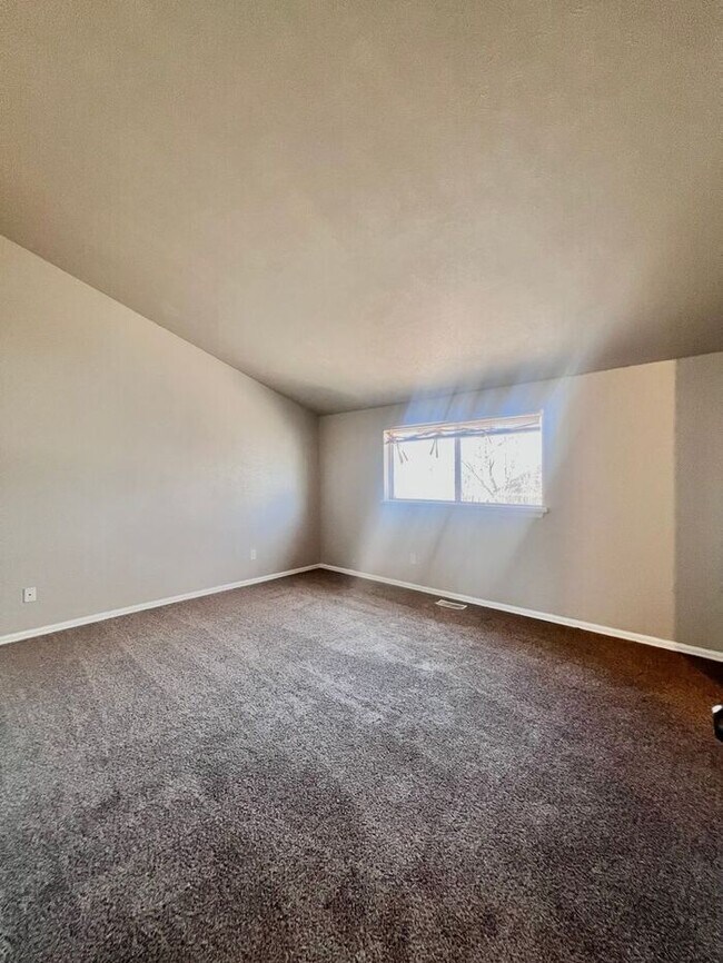 3 Bedroom 2 Bathroom Duplex in Longmont! House House Rental in