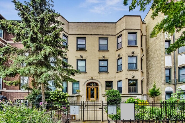 Photo - 3808 N Pine Grove Ave Unidad 3N Rental