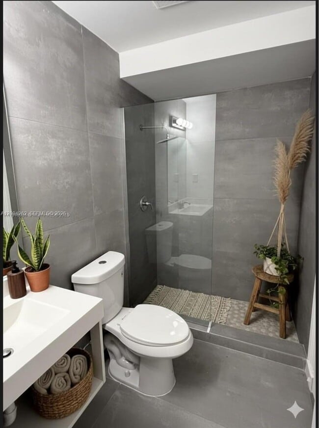 81 NW 44th St Unit 1