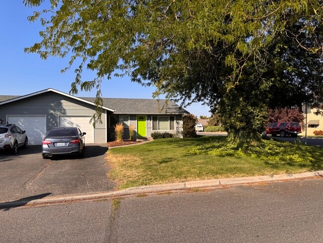 Building Photo - 4301 W Viola Ave Unit A Rental