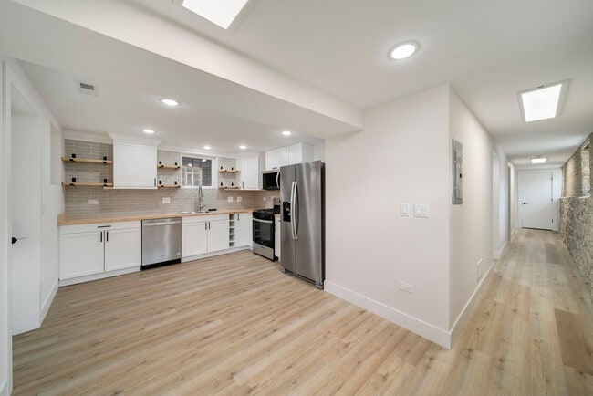 Photo - 1137 N Francisco Ave Unit 1