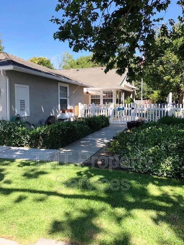 Photo - 948 Bluebell Way