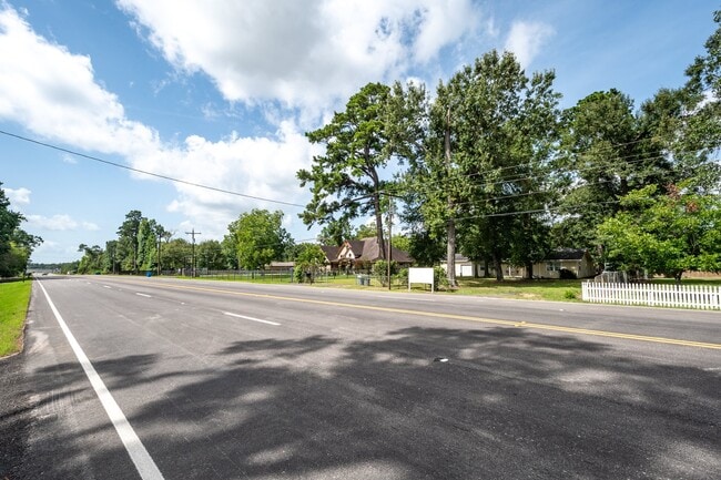 Photo - 11620 Fostoria Rd