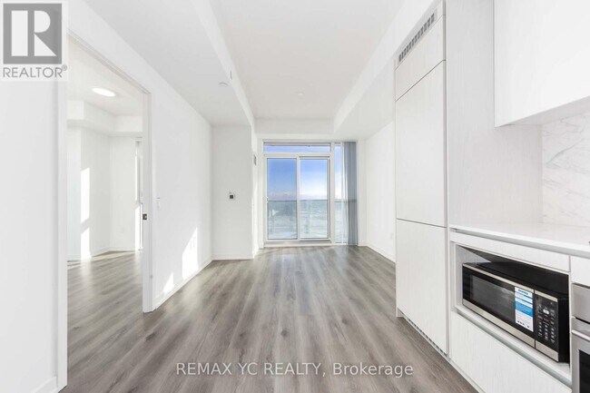 Photo - 28 Interchange Wy Unité 3910