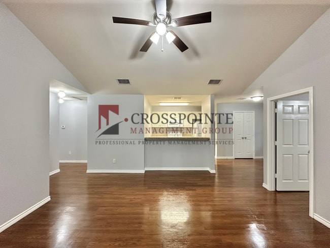 Photo - 3 Bedroom 2 Bath Duplex at Mansion Creek in Tyler! 1/2 off first full months rent