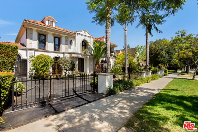 Photo - 520 N Palm Dr