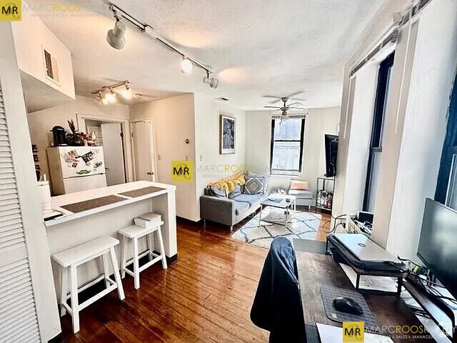 Building Photo - 13 Charter St Unit Charter St #2 Rental