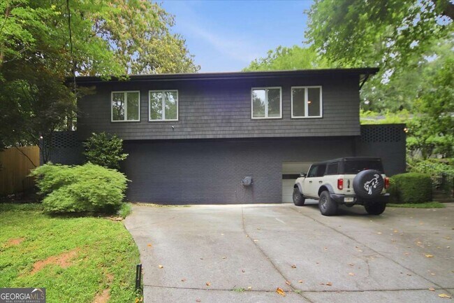 Photo - 546 Allen Rd NE