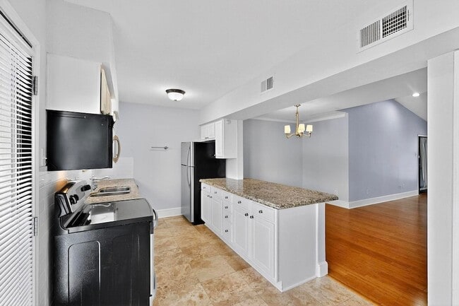 Building Photo - 7736 Meadow Rd Unit 203 Rental