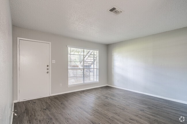 2BR, 1BA - 929SF - Trails on Treadway