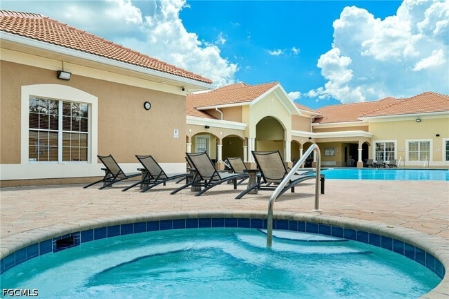 Building Photo - 9025 Colby Dr Unit 2107