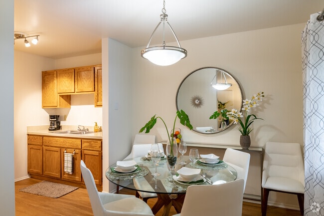 2BR, 1BA - 850SF