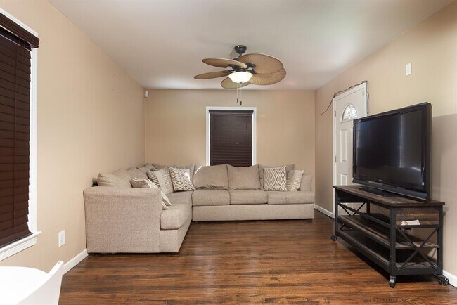 Photo - 10829 Aledo Dr