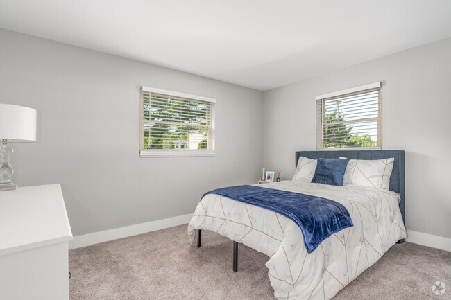 2BR, 1BA - 850SF - Bedroom