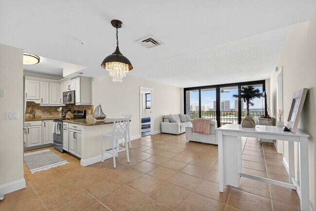 Photo - 336 Golfview Rd Unit 905