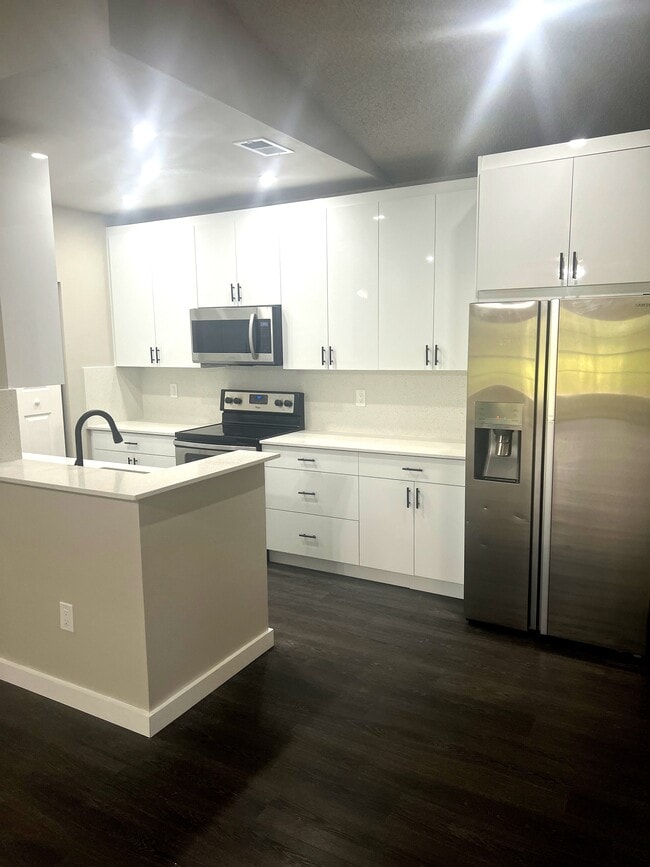 Building Photo - 10360 Fox Trail Rd S Unit 1613