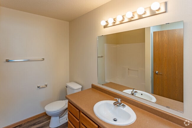 2BR, 2BA - 1.010SF - Calico Apartments