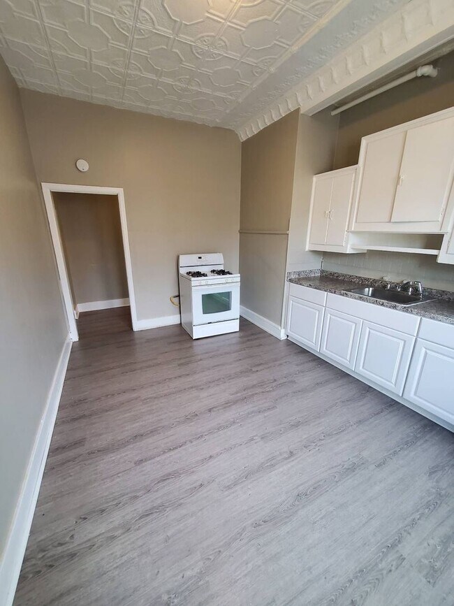 Photo - 2501-2503 S 11th St. / 1105 W Arthur Ave. ... Unidad 2501 Lower