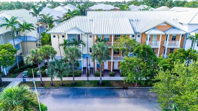 Photo - 1332 SW 2nd Ct Unidad TOWNHOUSE