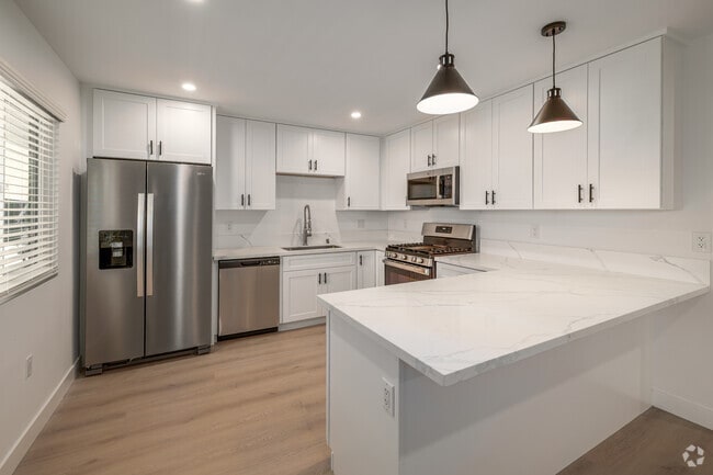 2BR, 1BA - Kitchen