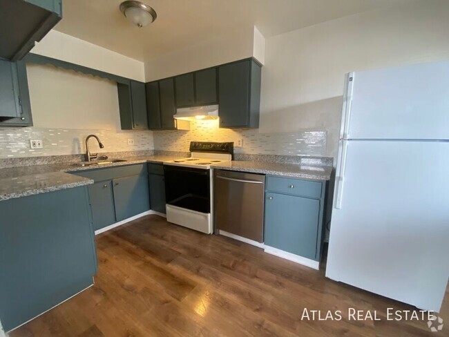 Building Photo - Beautiful spacious apartment, 2 Bed 2 bath! Unit 3