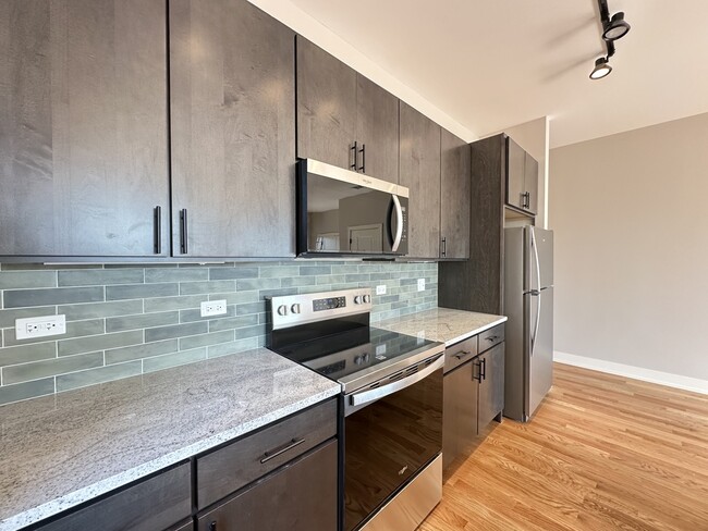 Photo - 2100 W 18th Pl Unit 203