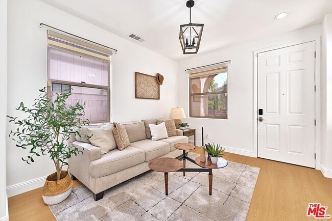 646 N Sierra Bonita Ave