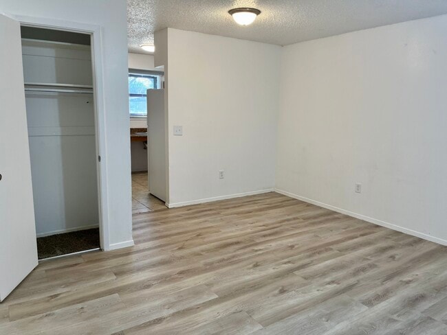 Photo - 939 L B J Dr