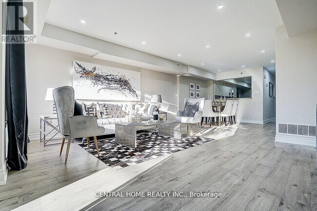 Photo - 988 Sheppard Ave W